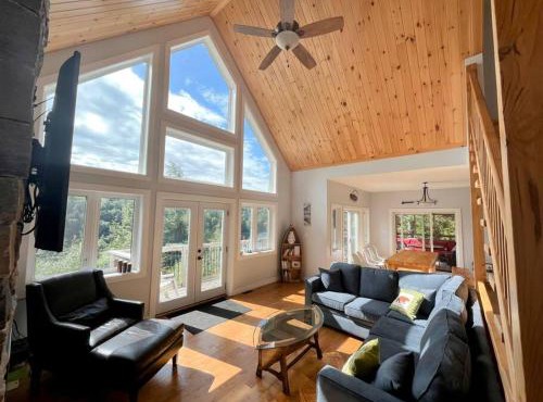 The Bear Cave Cottage at Little Kennisis Lake