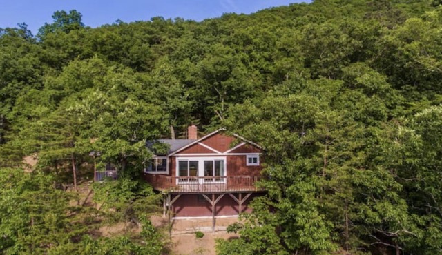 The Bear Den - Mountain Cabin w/Spectacular Views - AWD/4WD Required