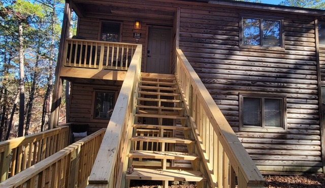 The "BEAR DEN" on Lake Ouachita at Mtn Harbor Resort 2BR w/many amenities