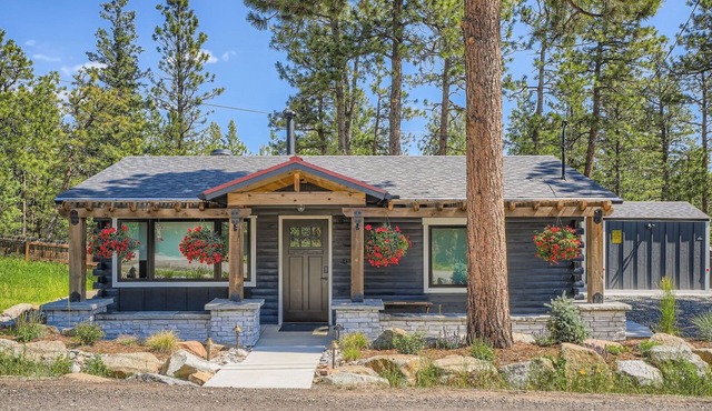 The Bear's Den, Hot Tub Retreat, Family Home