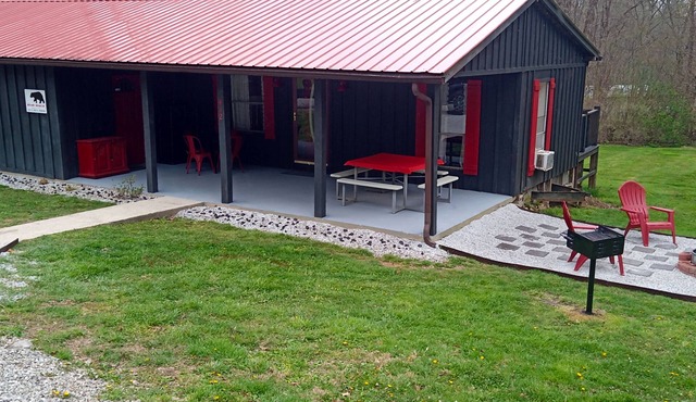 The Bear Shack- Brimstone Trail #6 Access - 10 Person Cabin. Trailer Parking!