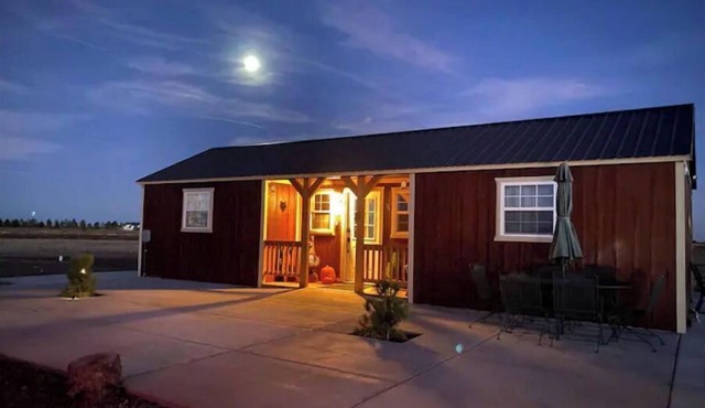 The Bear’s Den. 1 bedroom 1 bathroom. Sleeps 4