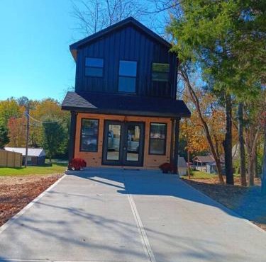 The Bears Den at the Lake