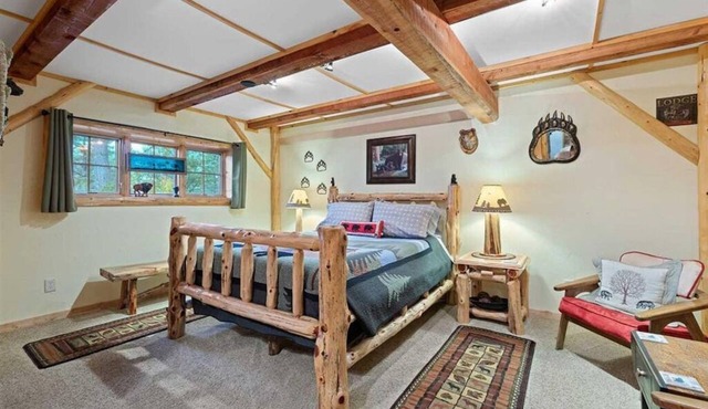 The Bears Den Dakota Dream B&B. Secluded, Close to Custer, Great Breakfast!