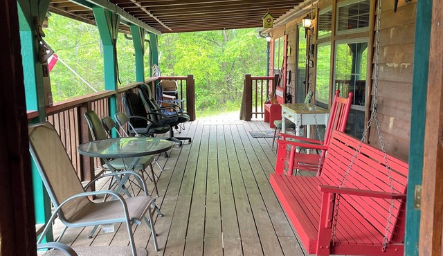 The Bears Den is a quiet cabin 30 miles from Gatlinburg and Pigeon Forge, TN.