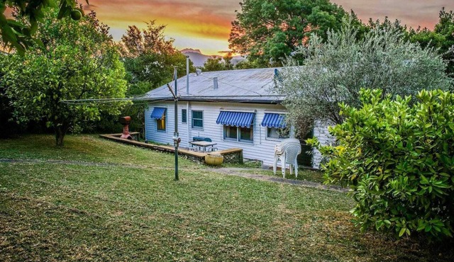 The Beaut-Tee Spot is a charming house in the heart of the Vic Alps