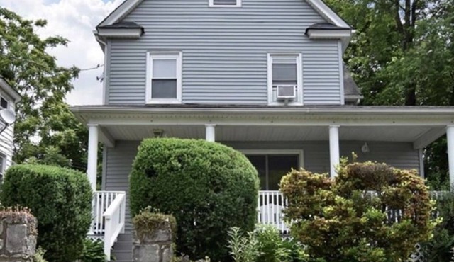 The beautiful HillSide Cottage awaits you! Great location and close to NY city!