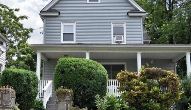 The beautiful HillSide Cottage awaits you! Great location and close to NY city!