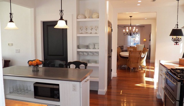 The Beautiful House 6/4.5 w/detached residence, Pets+ SUN & FUN, CLOSE TO BEACH