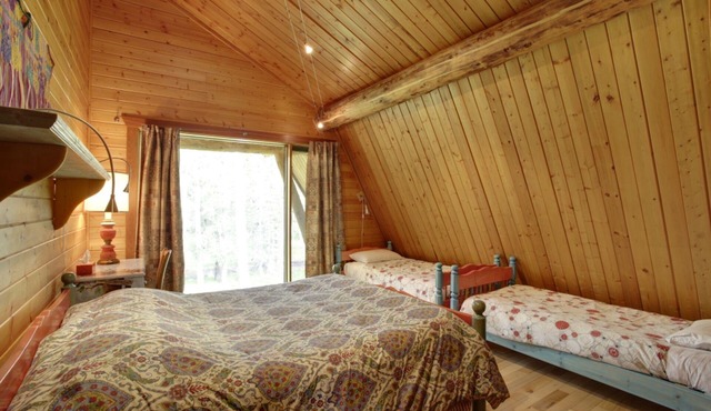 The Beaver House - Beautiful, modern log home - Only 30 minutes from Calgary.