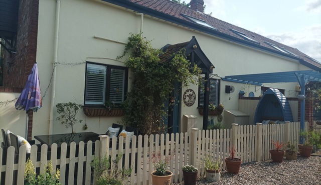 The Bee's Knees - a beautiful family friendly cottage in an idyllic location