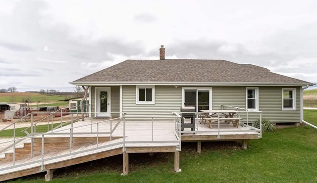 The Beekeeper's Inn- Quiet country retreat