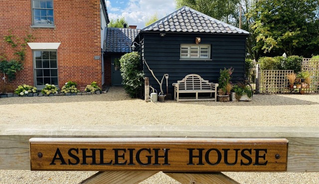 The BeeKeepers - Homely Luxurious Self Catering