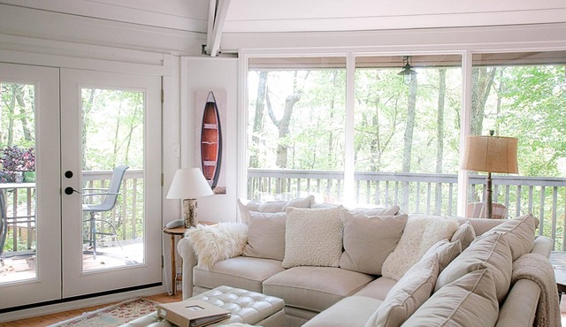 The Bee’s Knees of Big Canoe! North GA Mountain Cabin