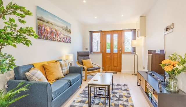 THE BELFRY, romantic, with a garden in Evesham