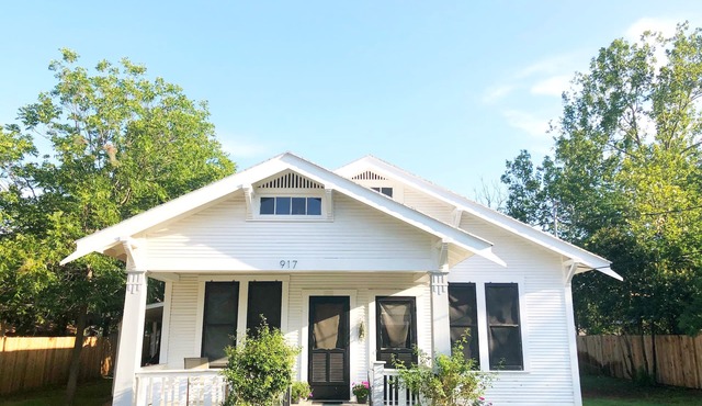 The Bell House | Modernized Bungalow Near Main Street & Hwy 290 Wineries
