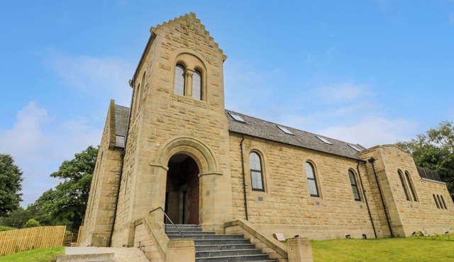 THE BELL TOWER, family friendly, with hot tub in Bonnybridge
