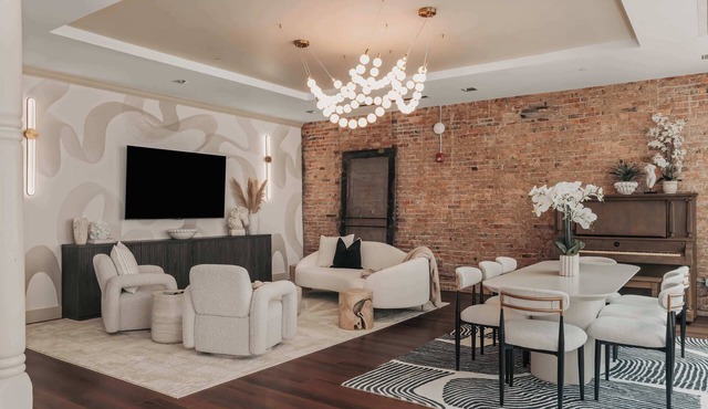 The Bellamy Suite | Luxury | Walk to Broadway