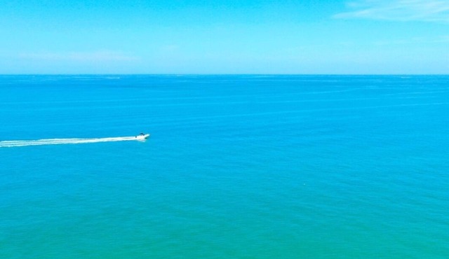The Belleair Beach House- Private pool, right on the beach- sleeps 12