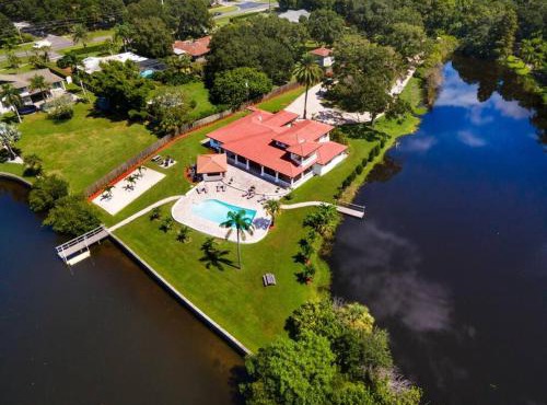The Belleair Estate - Incredible Waterfront Home with Heated Pool