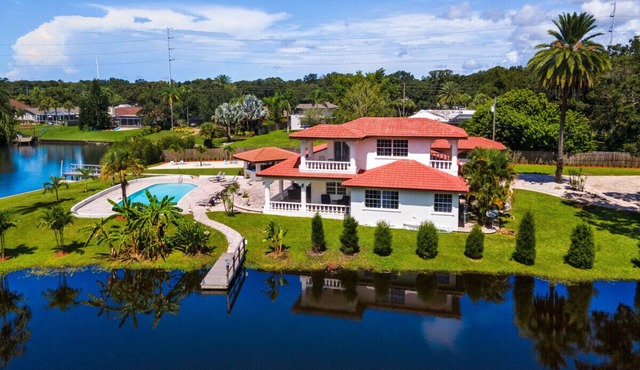 The Belleair Estate - Breathtaking Waterfront Home w/Heated Pool