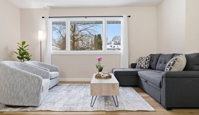 The Bellevue Haven ｜Study Room｜4BR2BA｜Pet OK｜Garage & Street Parking #42528