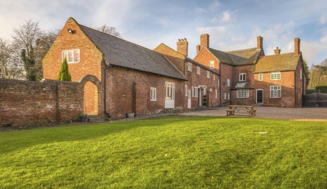 The Bellflower - Eight Bedroom Villa, Sleeps 20