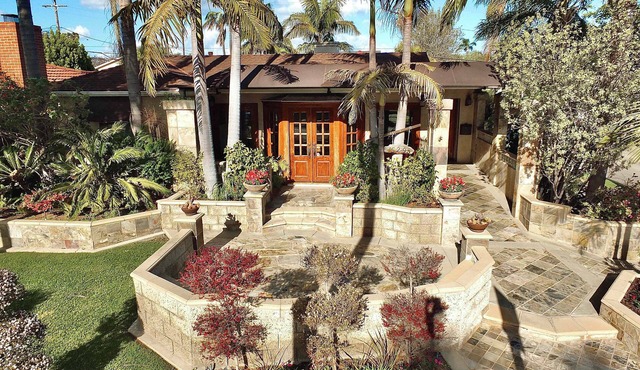 The Belmont Beach Bungalow Pool & Hot Tub!