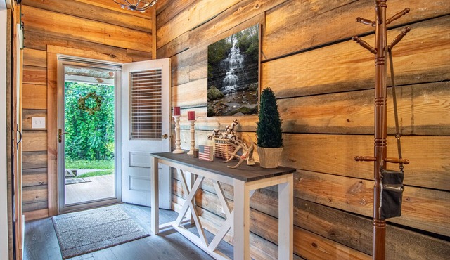 The Benton House sleeps 7