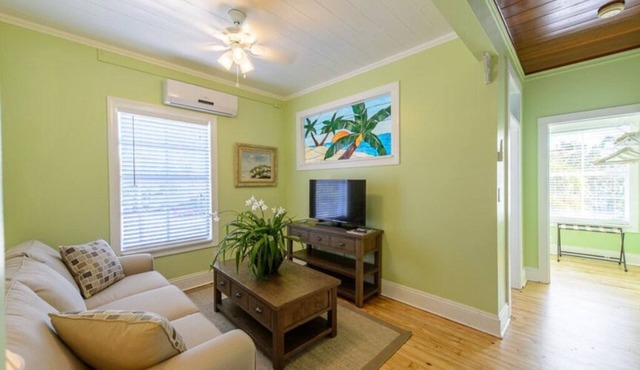 THE BERMUDA SUITE AT OLD COLORADO INN