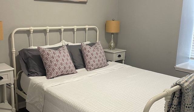 The Bernice - Entire 2 Bedroom Apt in Quilt Town, USA