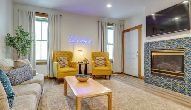 THE BEST Downtown Spot! Free parking,Pet friendly.