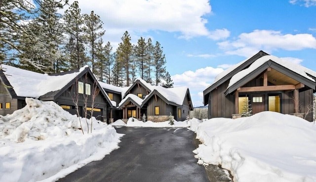 The BEST Location in Suncadia! Luxury Retreat with a detached Casita!