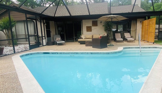 The best location near Woodlands Towncenter with Screened In Pool