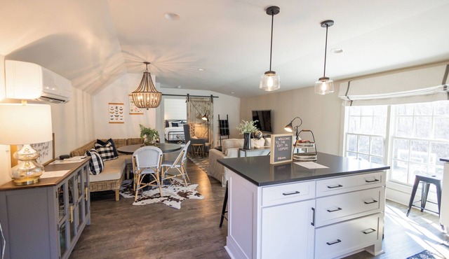 The best of Franklin! Beautiful listing on private acreage & minutes to downtown