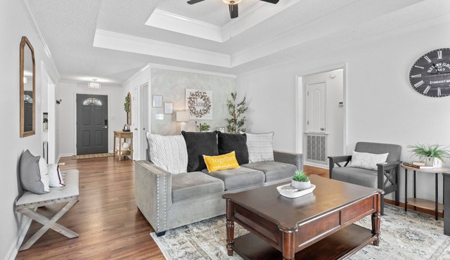 The best of Huntsville: Mountain view & Attraction.