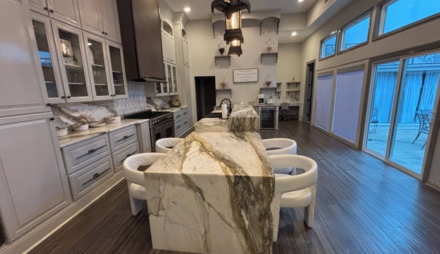 The Best of New Orleans: Lakefront Area Luxury Meets City Access!