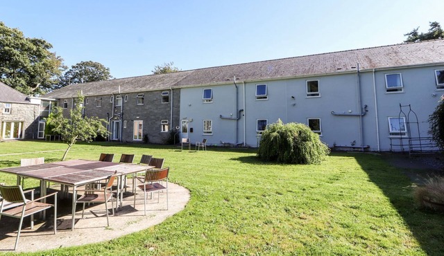 THE BEVAN, pet friendly, with a garden in Bontnewydd, Gwynedd