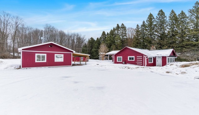 The BGs Cabin Up North Charm near Boyne Mountain
