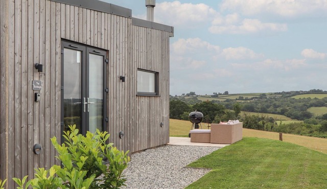 THE BICKLEIGH, romantic, with hot tub in Tiverton