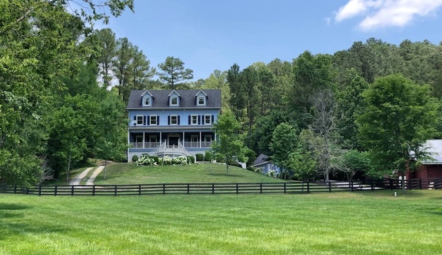 The Big Blue House - 6000sf of Luxury in Leiper's Fork