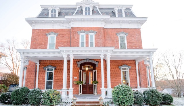 "The Big Brickhouse" - Entire House Rental