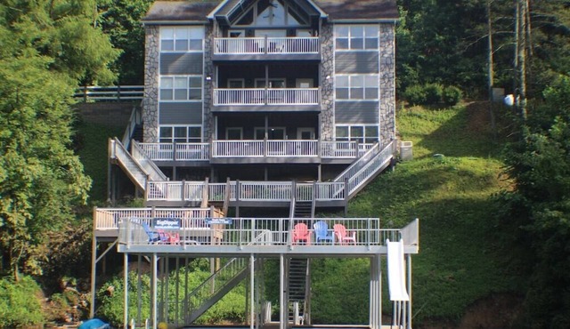 The Big Dipper' Dining for 30, Wet Bar, Billiards, 7 TVs, 4 master suites