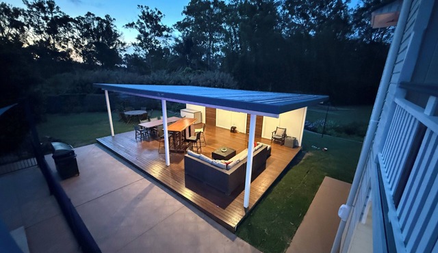 The Big Family House with Inviting Swimming Pool and Close to Theme Parks.