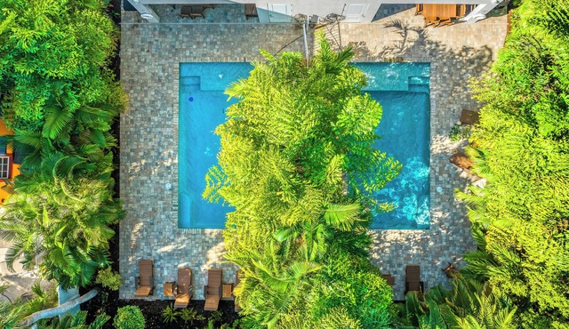 The Big Kahuna | SK Village, Pet Friendly, 2 Heated Pools, Elevator, Ping Pong Tables Steps to Beach