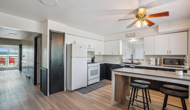 The Big Muddy Riverfront Bungalow