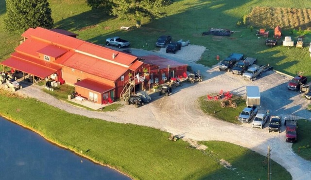 The Big Red Barn Unit #5 -Direct Access- 150 yards to G-23