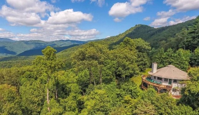 The Big Round Cabin - Blowing Rock, Hot tub, Secluded acreage, fabulous views
