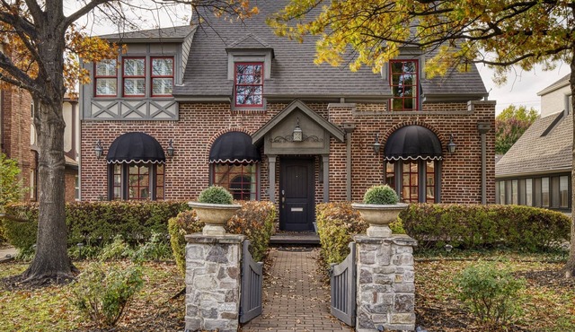 The Big Tulsan- 8 beds, pool, game room, BBQ!