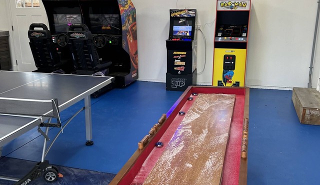 The Big Waves Beach House. Perfect for Big families! Game Room!